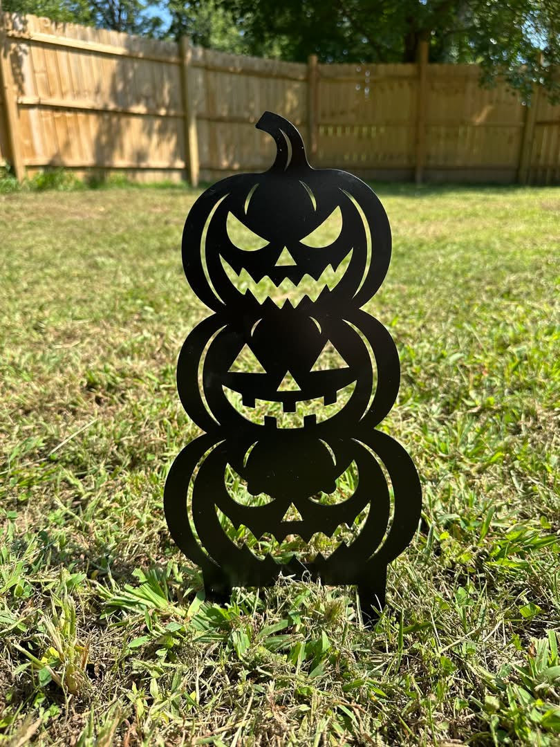 Glow-in-the-Dark Stacked Pumpkin Metal Yard Stake, 18-Inch Halloween Decor